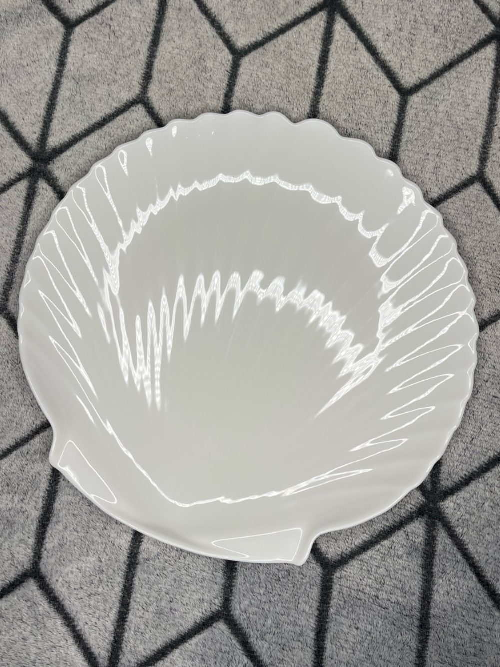 White Milk Glass Ceramic Clam Shell Shaped Serving Plate
